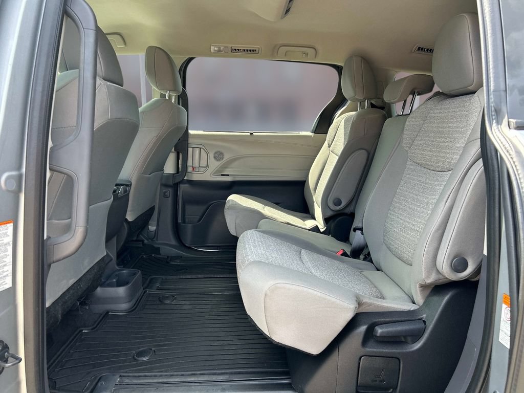 Used 2023 Toyota Sienna LE AWD/4WD image 19
