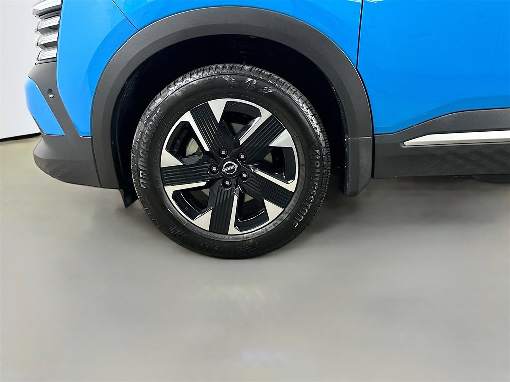 Used 2025 Nissan Kicks SR w/ Illumination Package image 8