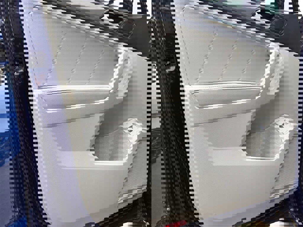 Certified 2022 Volkswagen Tiguan SE w/ Panoramic Sunroof Package image 14