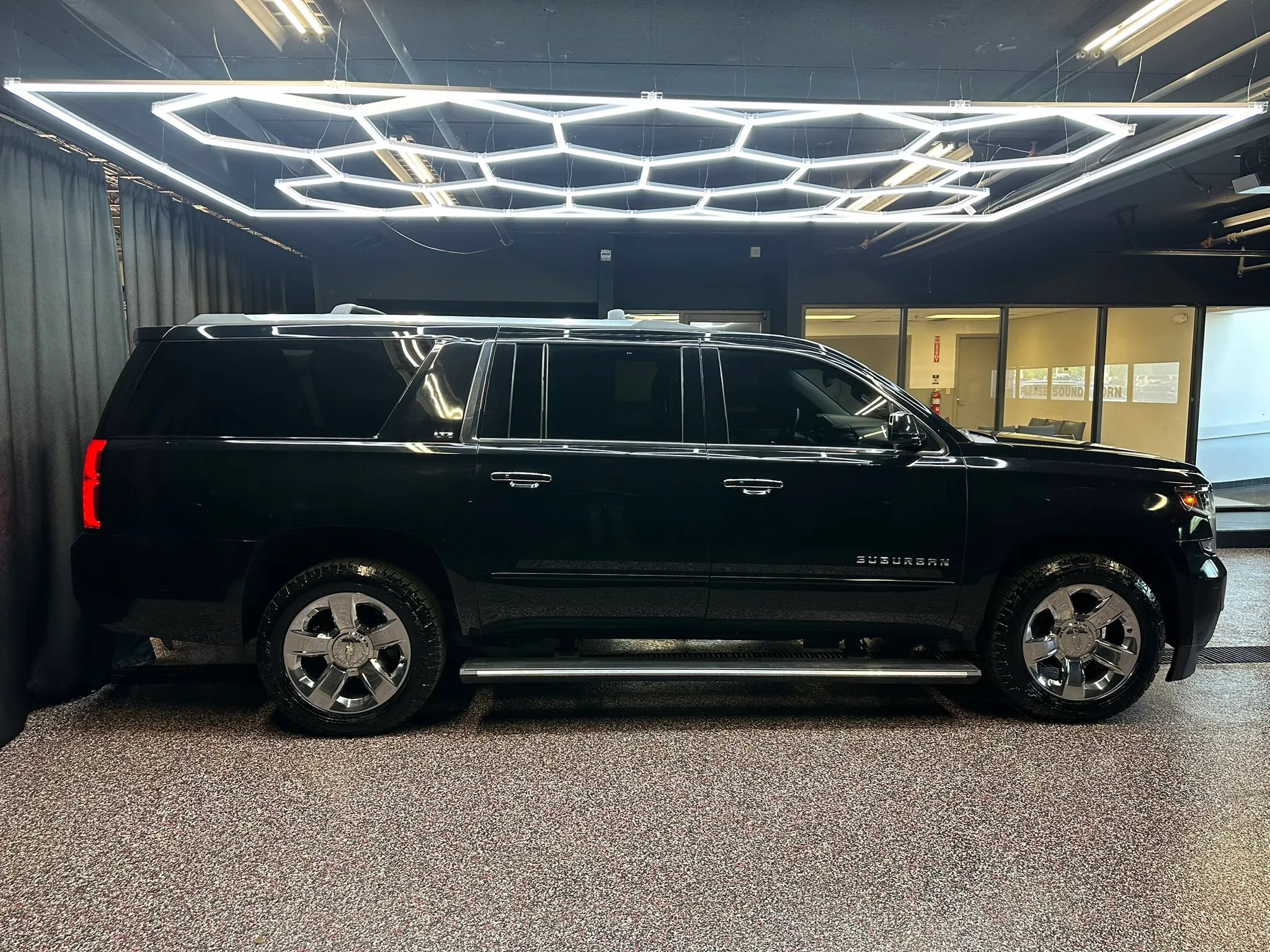 Used 2016 Chevrolet Suburban LTZ AWD/4WD image 7