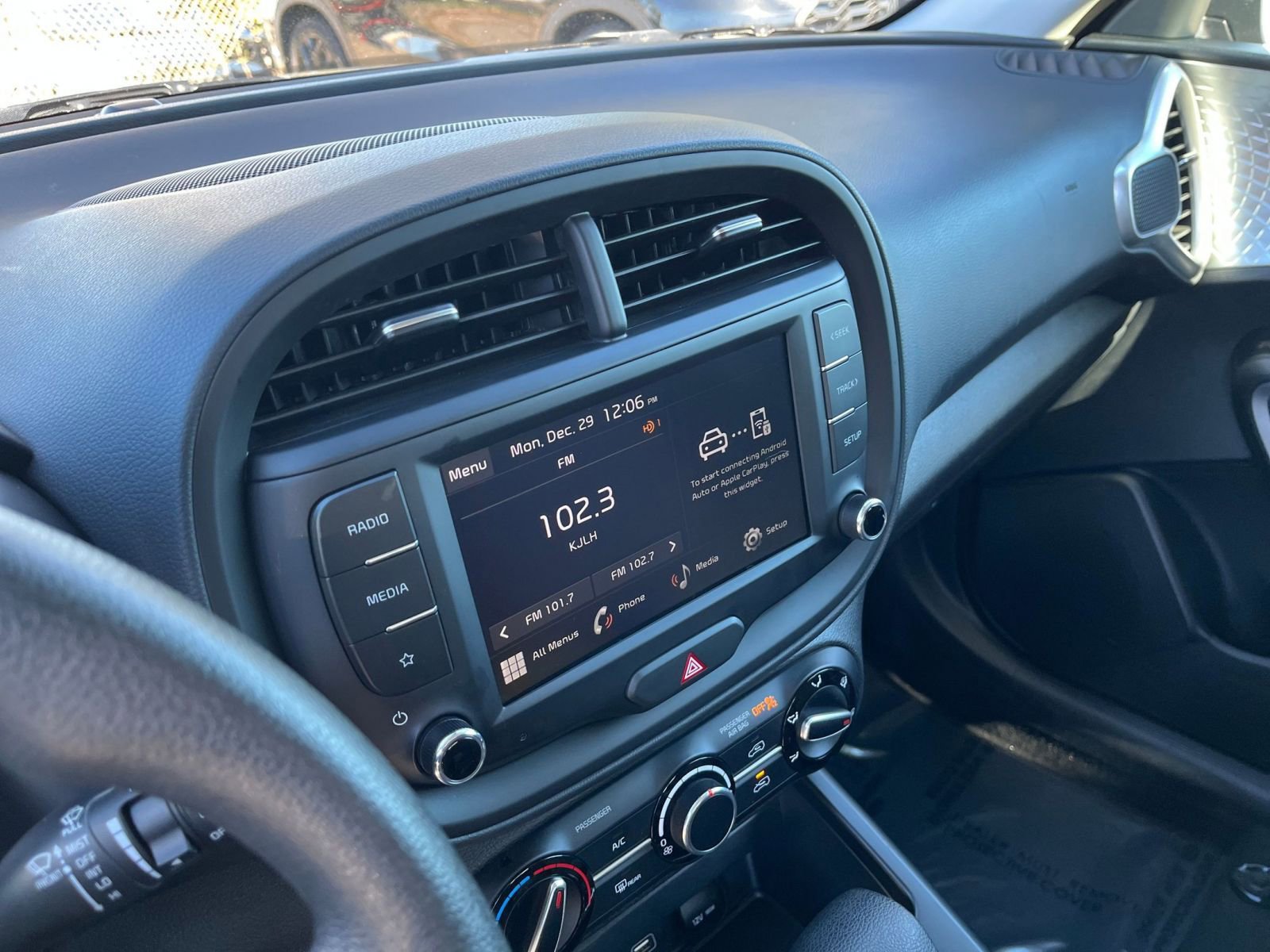 Used 2025 Kia Soul LX w/ LX Technology Package image 18