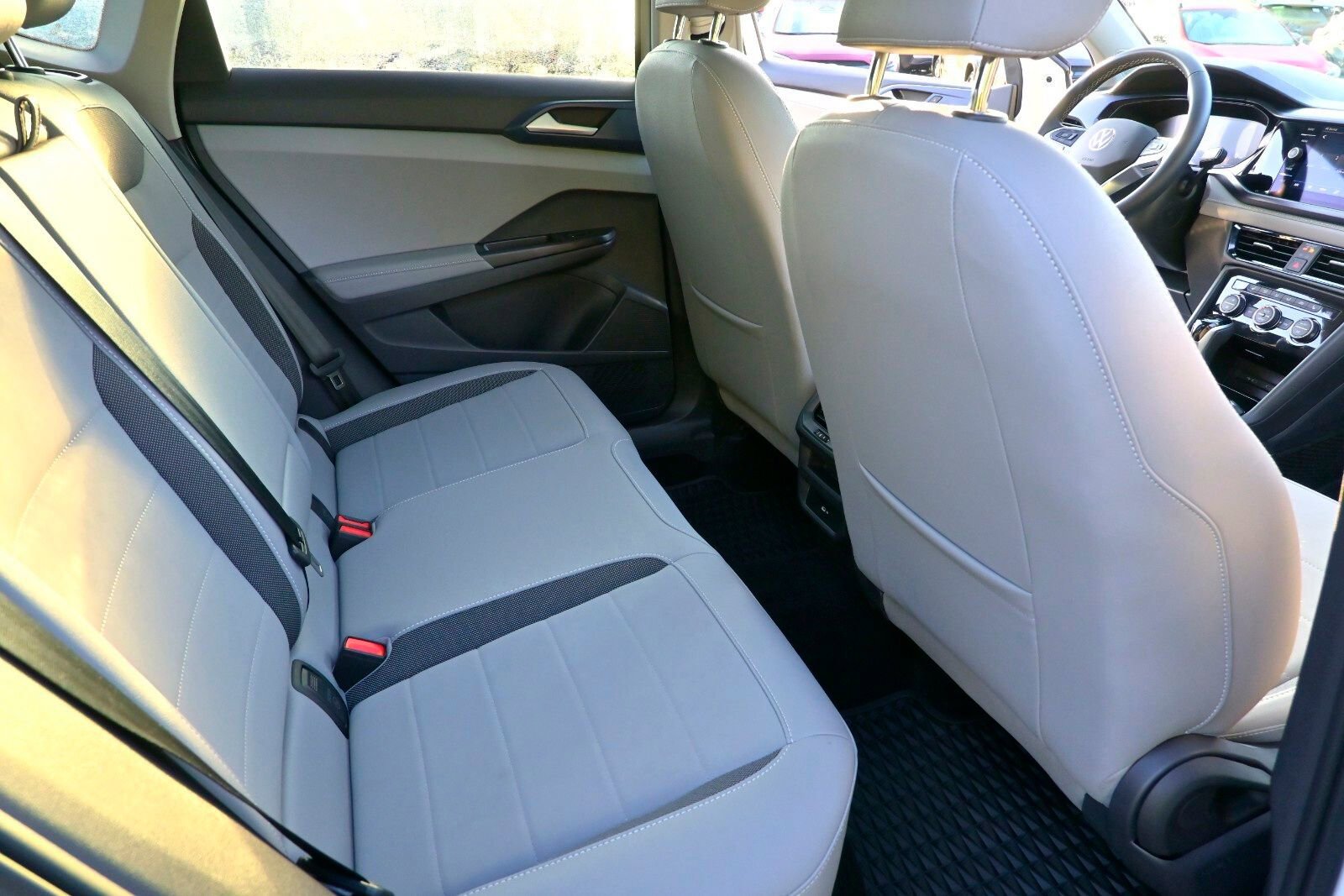 Used 2024 Volkswagen Taos SE w/ Panoramic Sunroof Package image 20