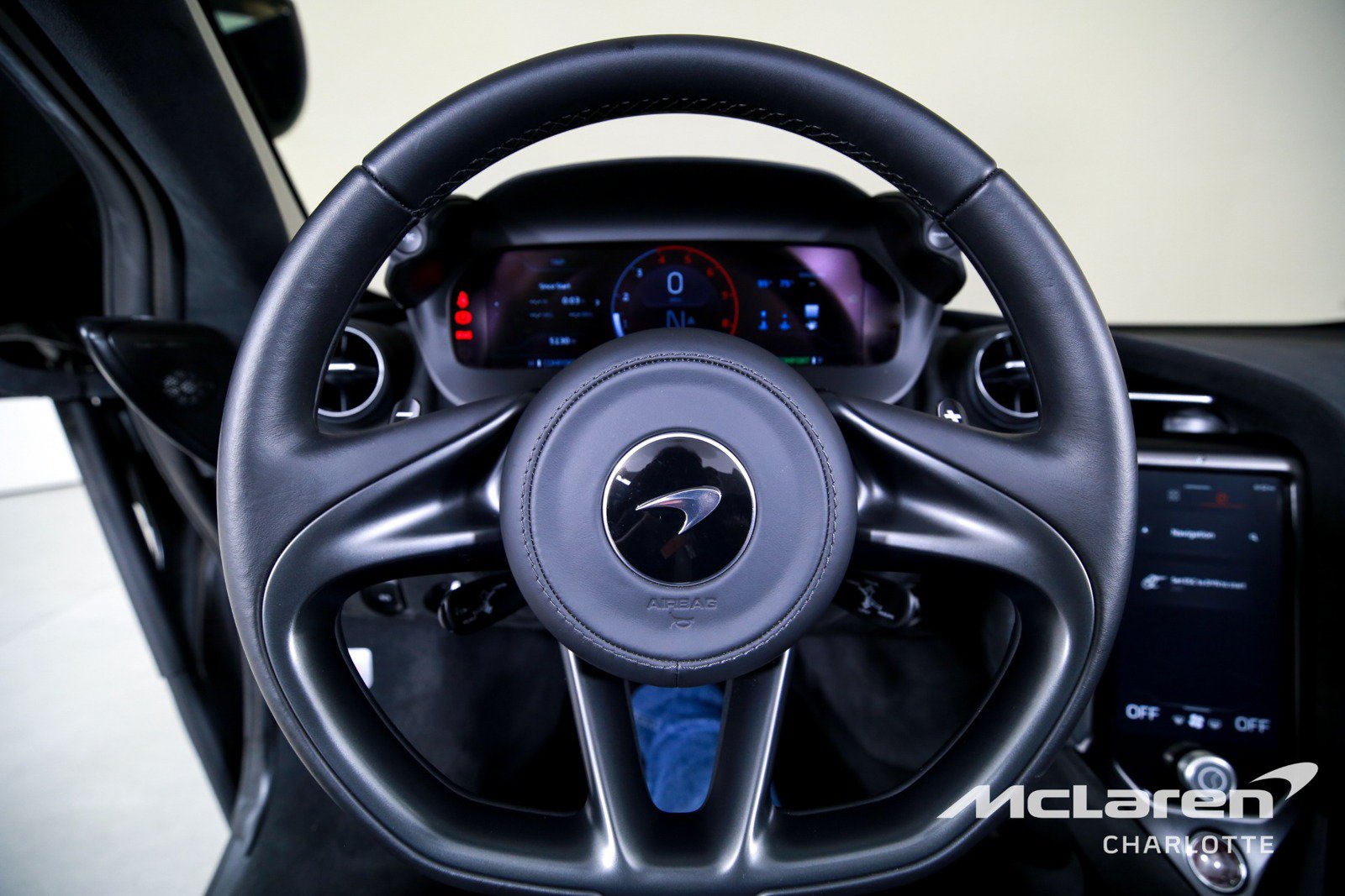 Used 2024 McLaren 750S Spider RWD image 16