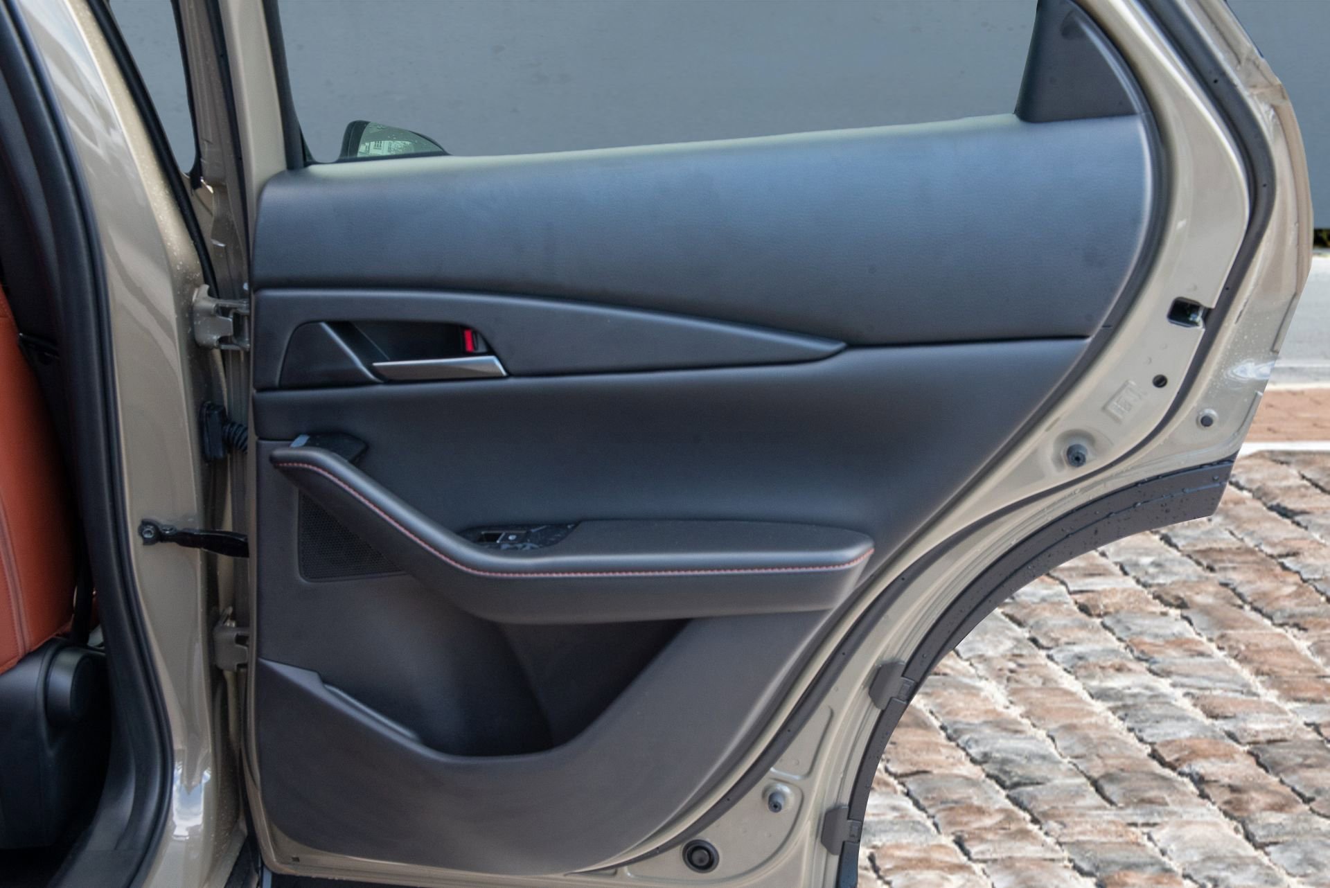 New 2024 MAZDA CX-30 Carbon image 15