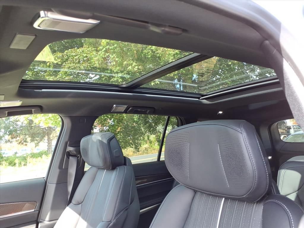 New 2026 Cadillac Vistiq Sport w/ LPO, Floor Liner Package AWD/4WD image 16