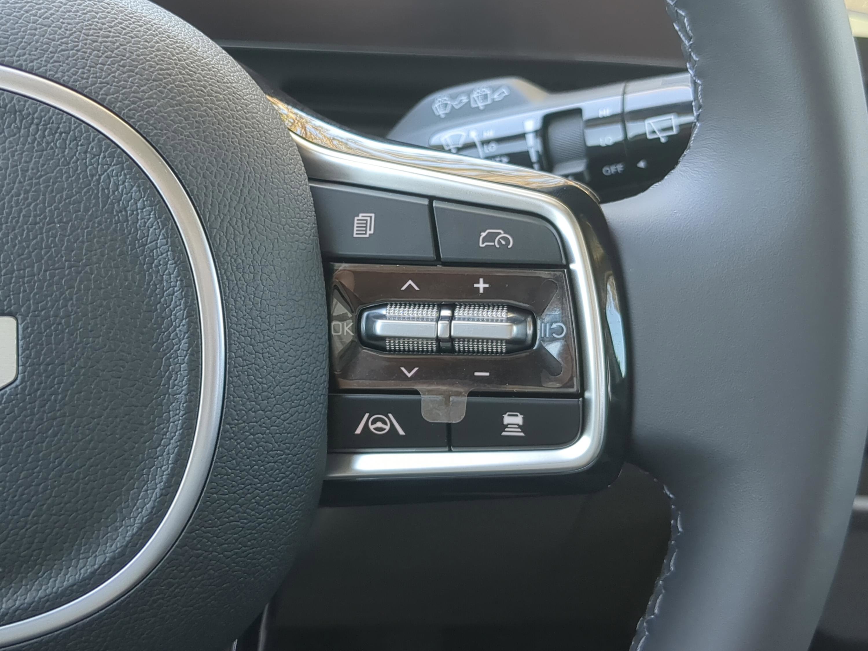 New 2026 Kia Carnival EX FWD image 22