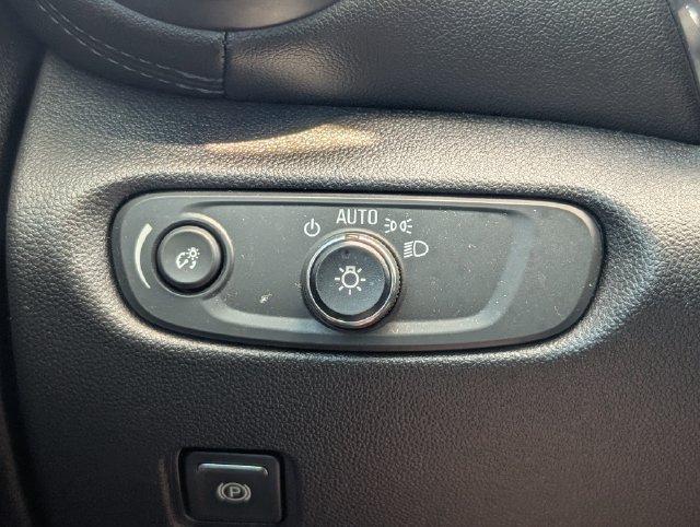Used 2022 Chevrolet Blazer LT FWD image 24