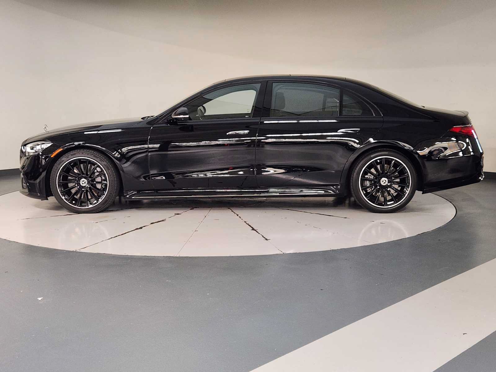 Used 2023 Mercedes-Benz S 580 4MATIC Sedan image 5