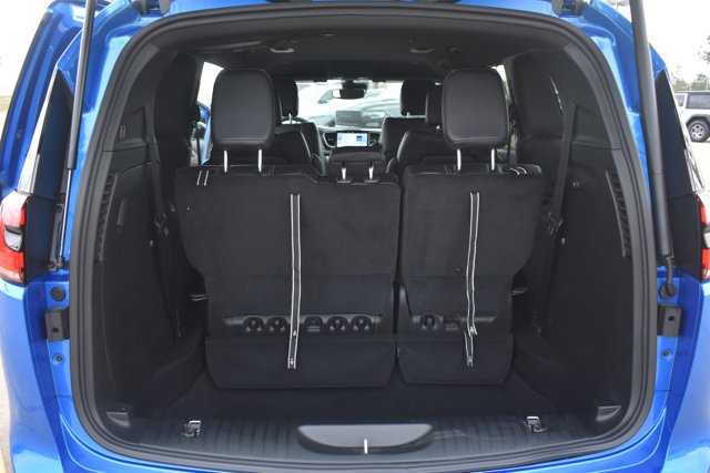 New 2026 Chrysler Pacifica Select image 18