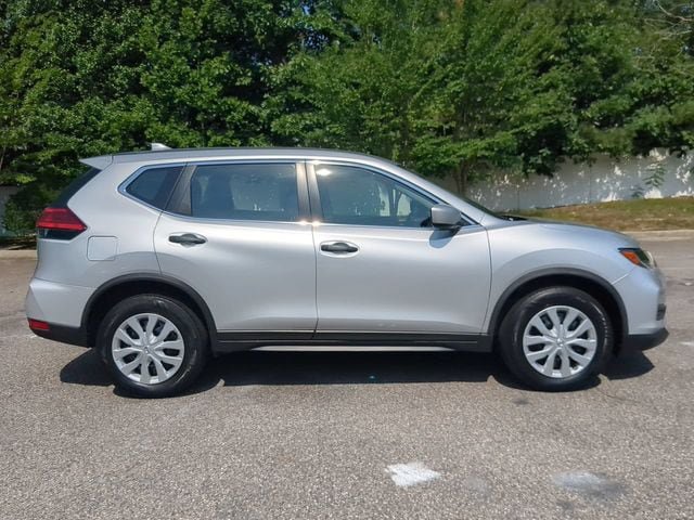 Used 2017 Nissan Rogue S AWD/4WD image 3