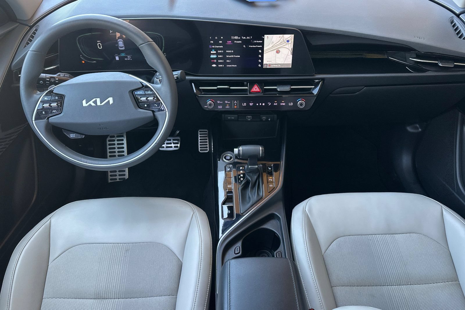Used 2023 Kia Niro EX Touring FWD image 12