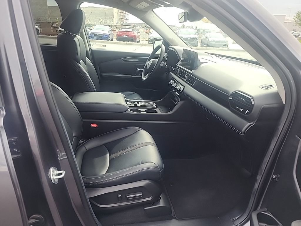 Used 2025 Honda Pilot EX-L image 32