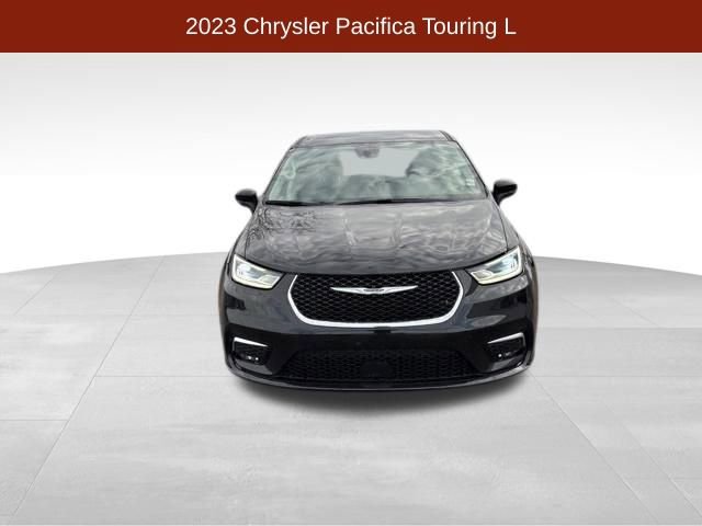 Used 2023 Chrysler Pacifica Touring-L image 2