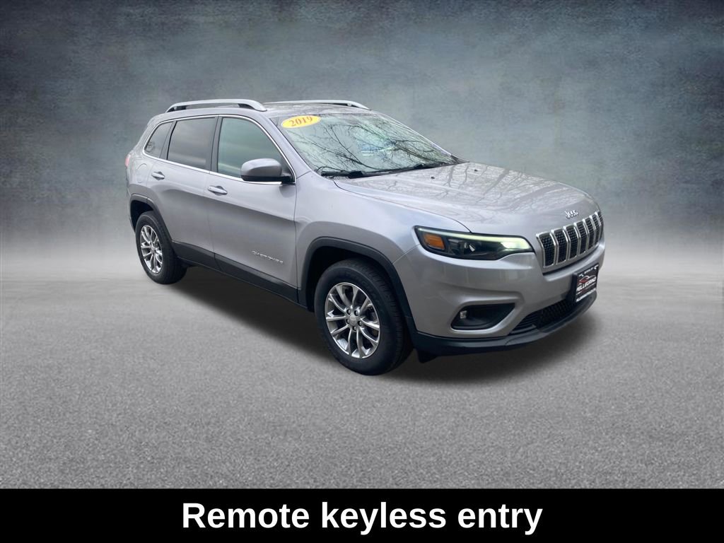 Used 2019 Jeep Cherokee Latitude Plus w/ Cold Weather Group AWD/4WD image 9
