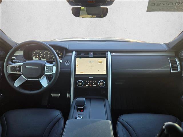 Used 2025 Land Rover Discovery Dynamic SE AWD/4WD image 19