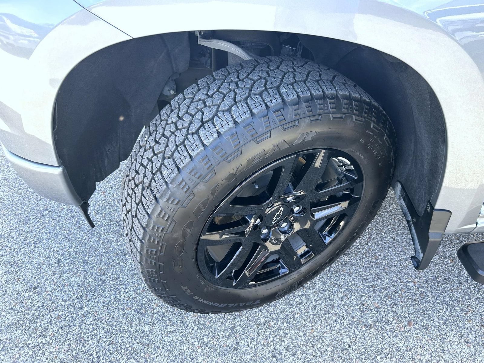 Certified 2024 Chevrolet Silverado 1500 Custom w/ Dark Appearance Package AWD/4WD image 24