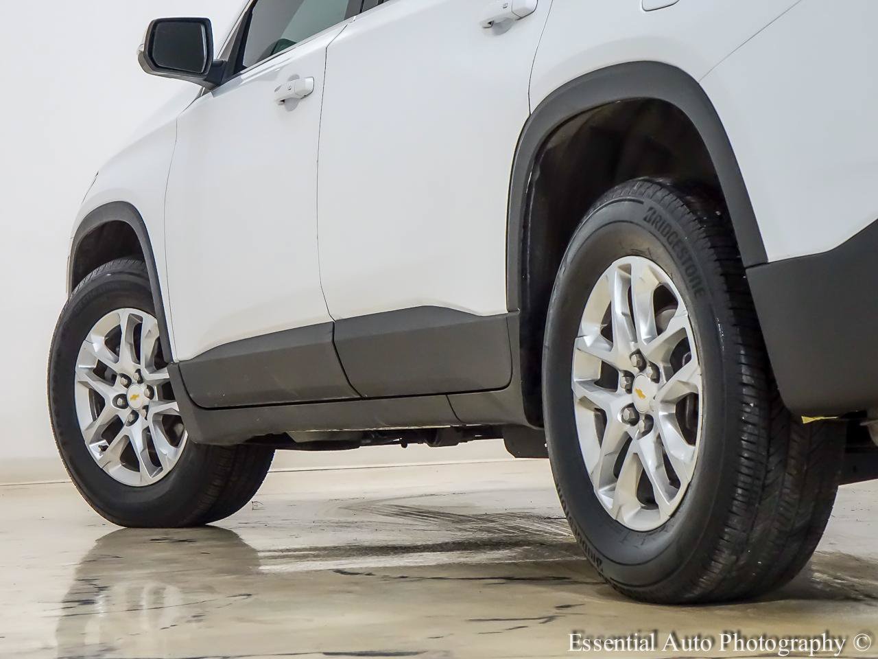 Used 2023 Chevrolet Traverse LS w/ Safety Package AWD/4WD image 11
