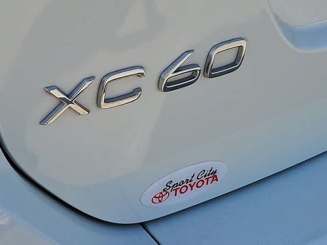 Used 2016 Volvo XC60 T5 Premier w/ Proximity Package FWD image 11
