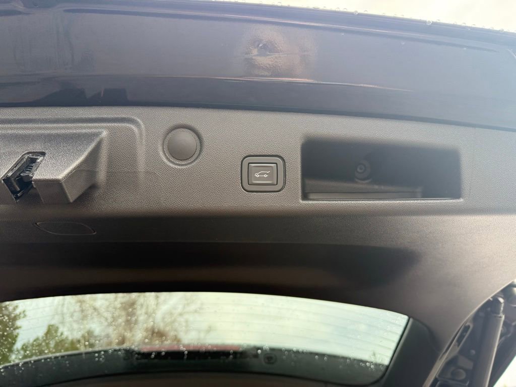 Used 2024 Chevrolet Equinox Premier image 35