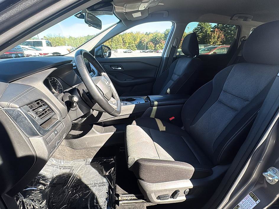 Certified 2025 Nissan Rogue SV FWD image 14