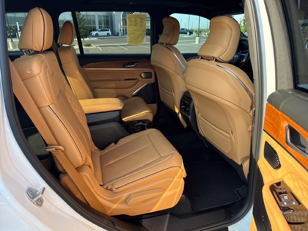 Used 2024 Jeep Grand Cherokee L Summit AWD/4WD image 32
