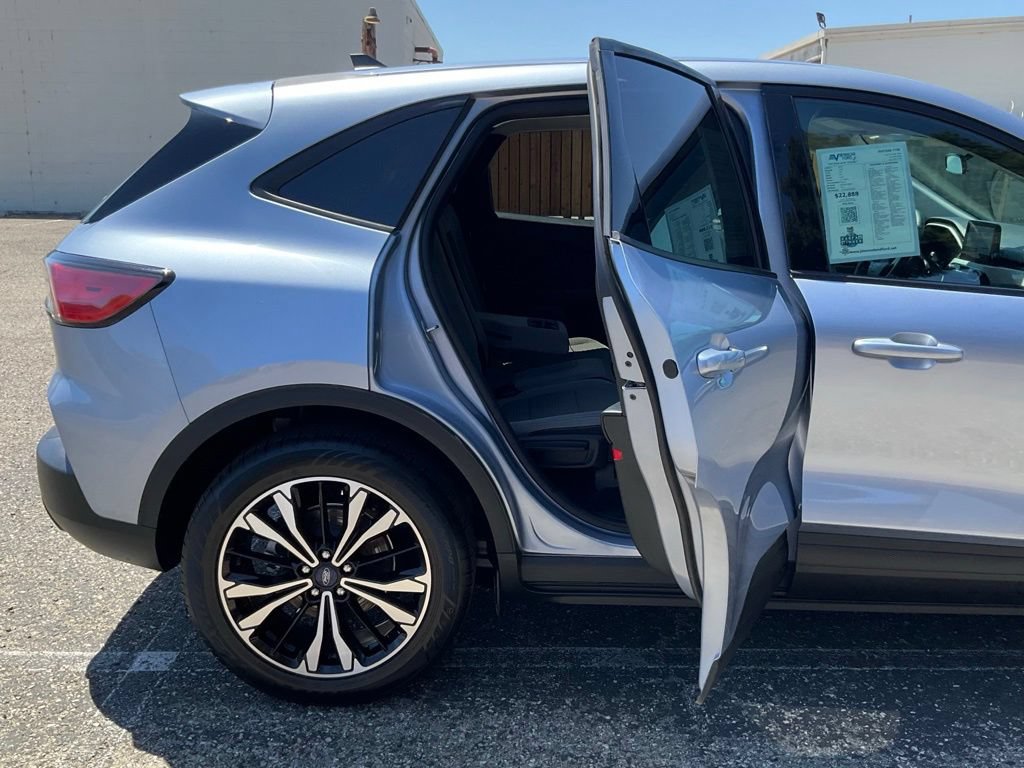 Used 2022 Ford Escape SE w/ SE Sport Appearance Package FWD image 22