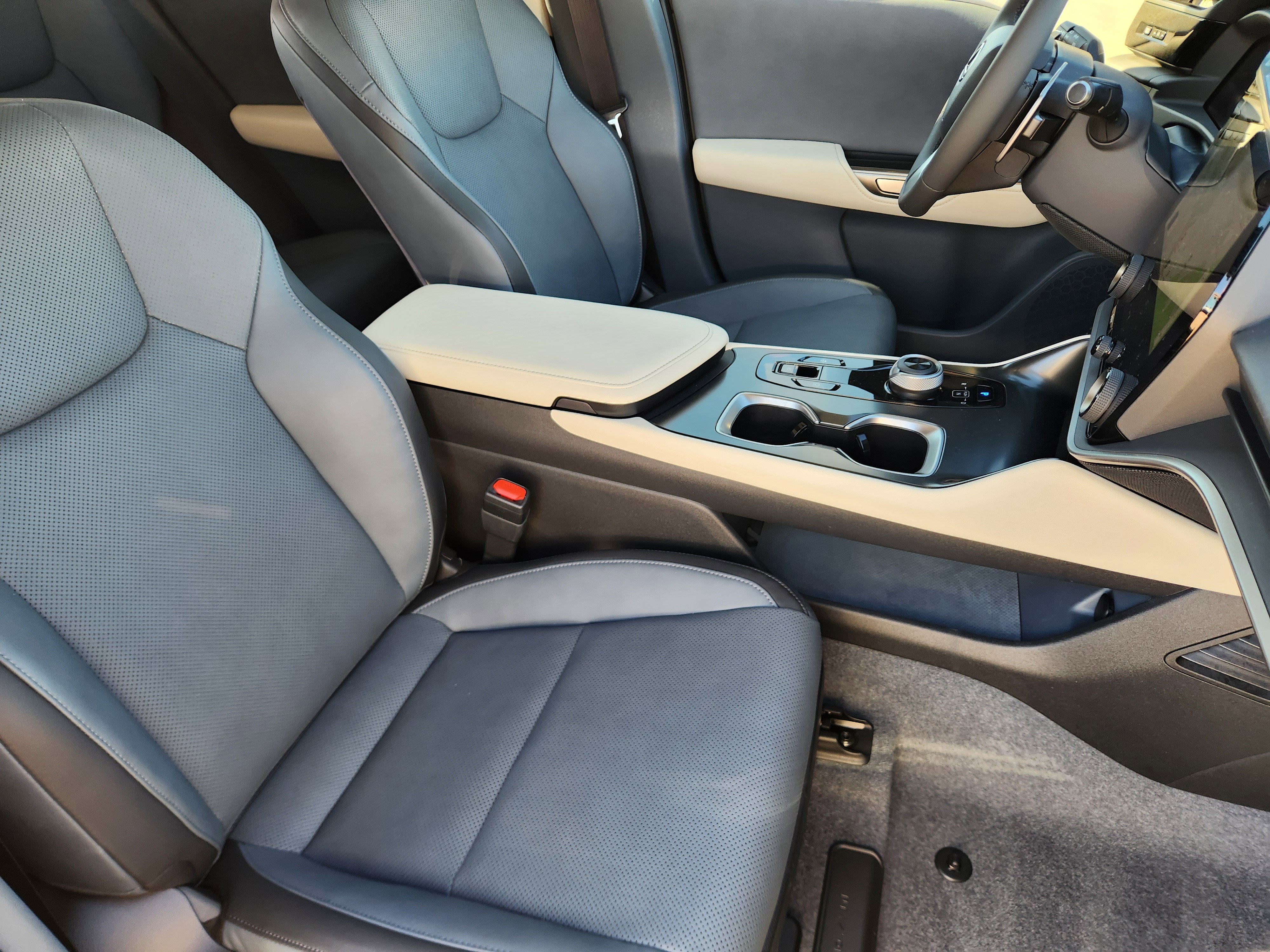 Used 2024 Lexus RZ 450e Premium image 15