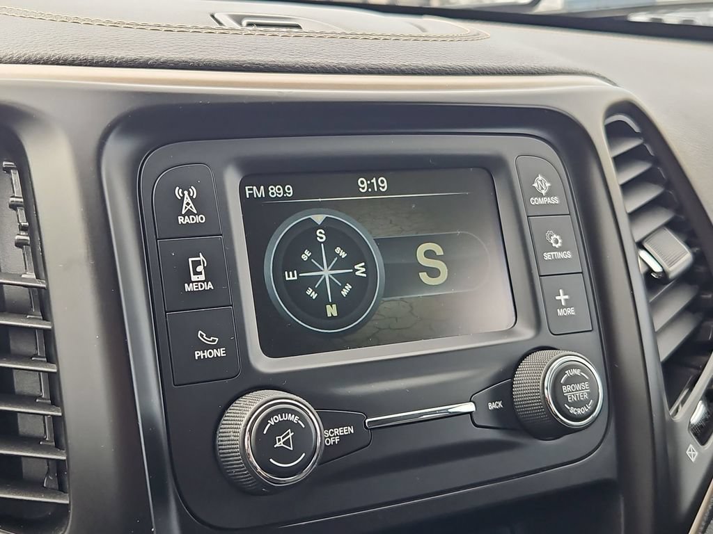 Used 2016 Jeep Cherokee Sport AWD/4WD image 18