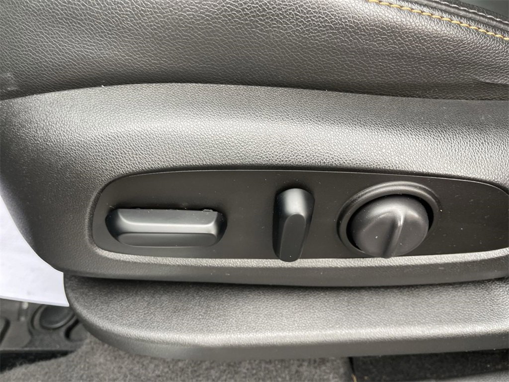 Used 2019 Chevrolet Equinox Premier image 12