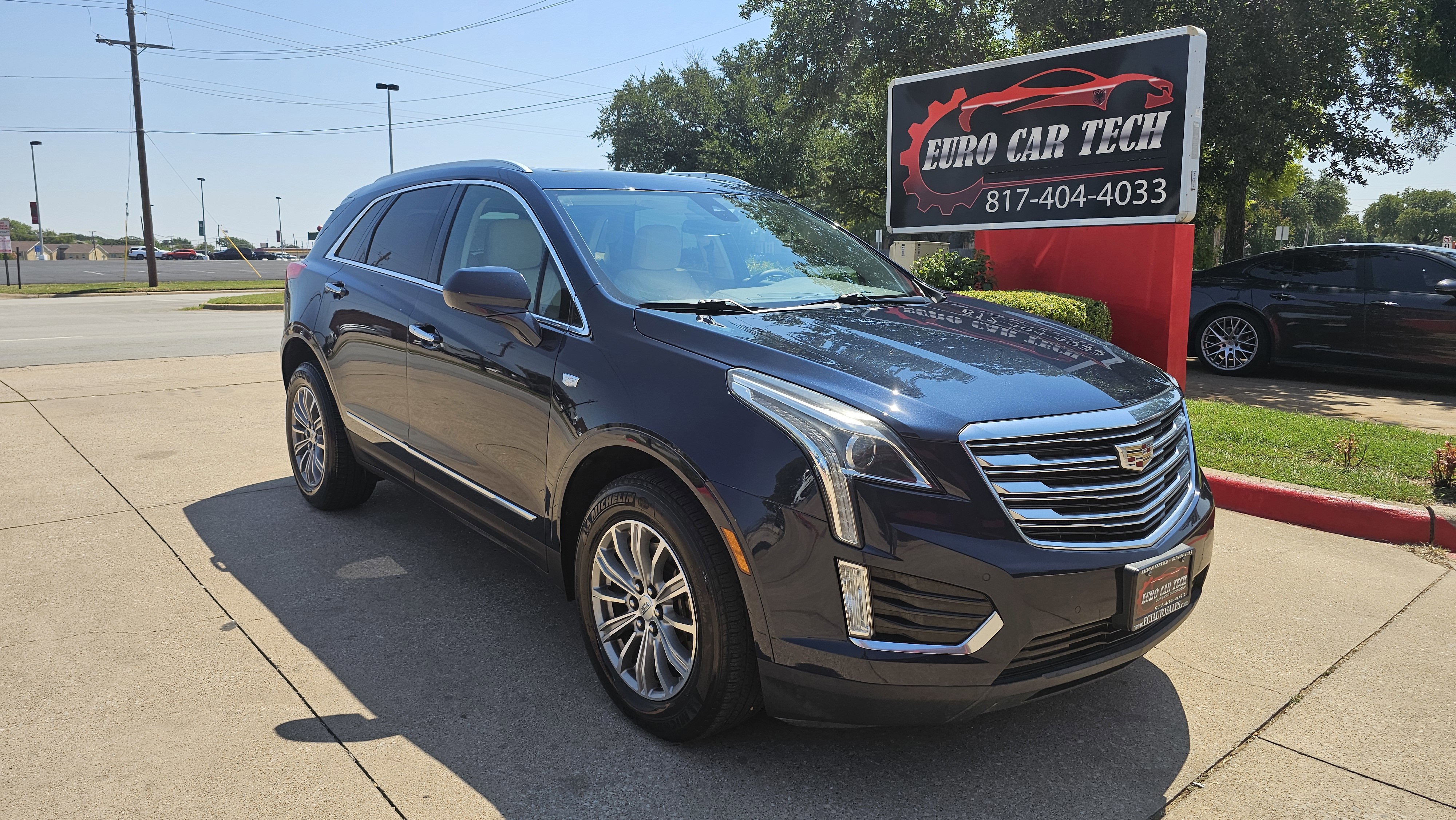 Used 2017 Cadillac XT5 Luxury w/ Driver Awareness Package FWD image 6