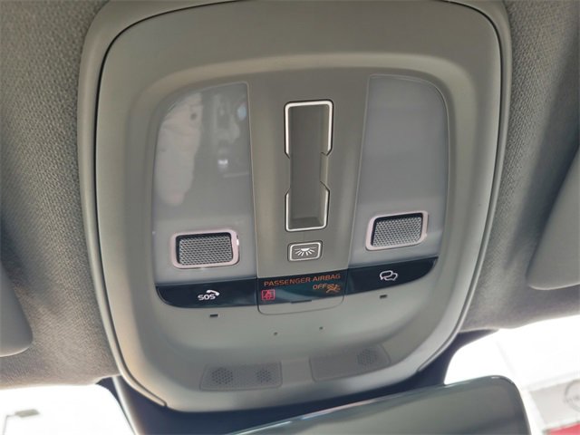 Used 2023 Volvo XC40 B5 Plus image 23