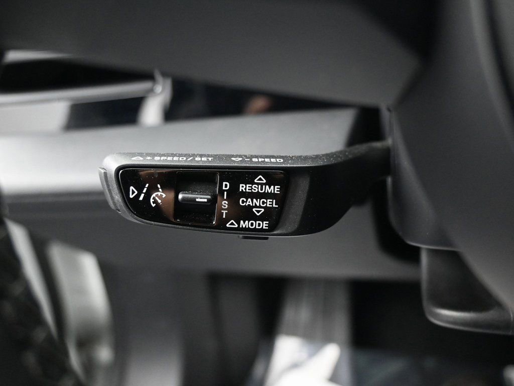 Used 2022 Porsche Taycan image 18