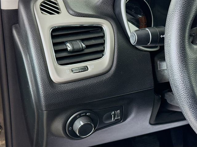 Used 2017 Jeep Compass Sport w/ Tech Group image 12