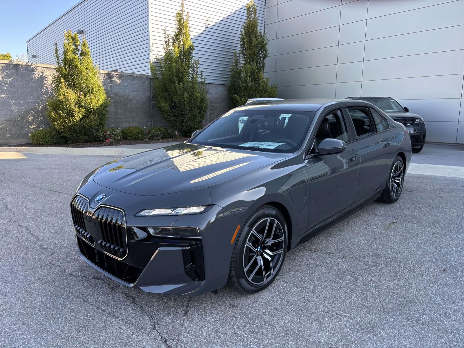 New 2026 BMW 750e xDrive w/ Executive Package image 3