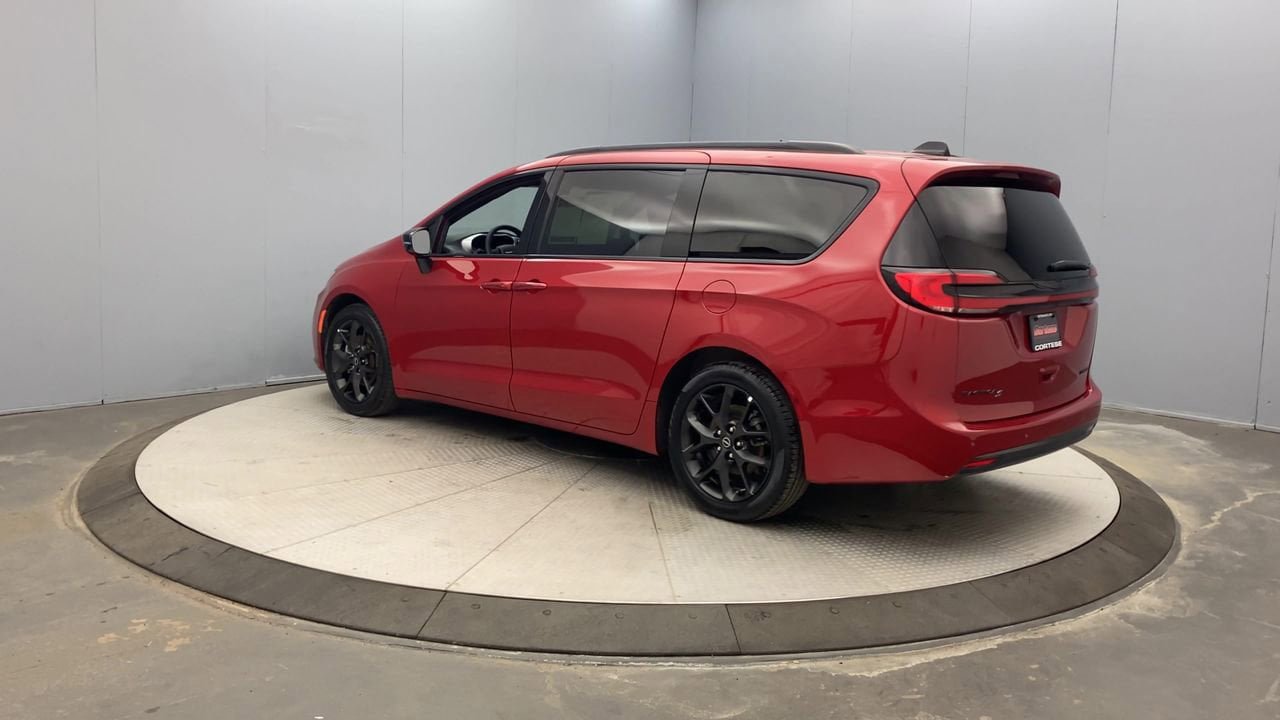 Used 2025 Chrysler Pacifica Limited FWD image 3
