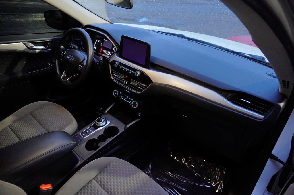 Used 2020 Ford Escape SE image 32