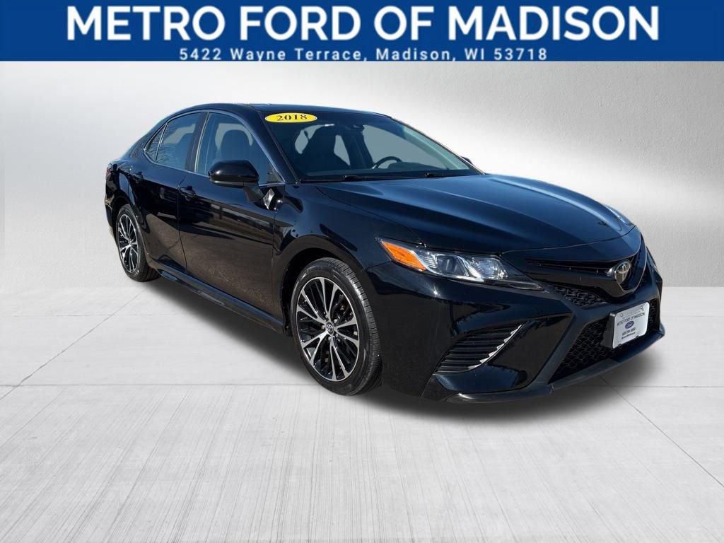 Used 2018 Toyota Camry SE w/ Moonroof Package image 2