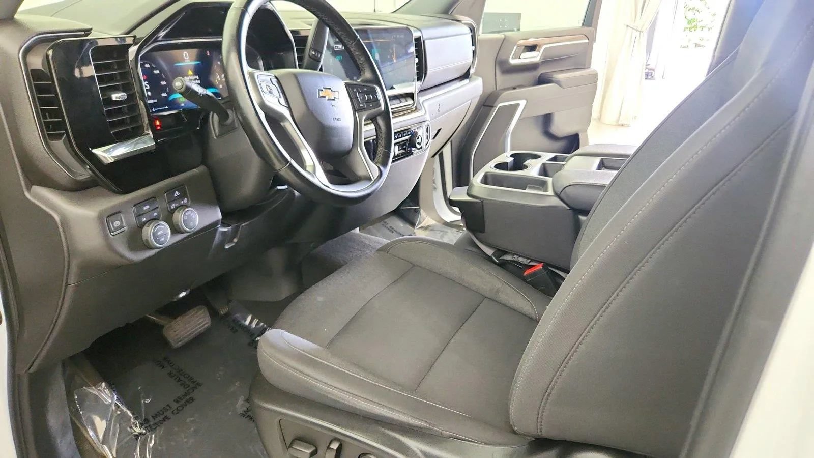 Used 2023 Chevrolet Silverado 1500 LT AWD/4WD image 14