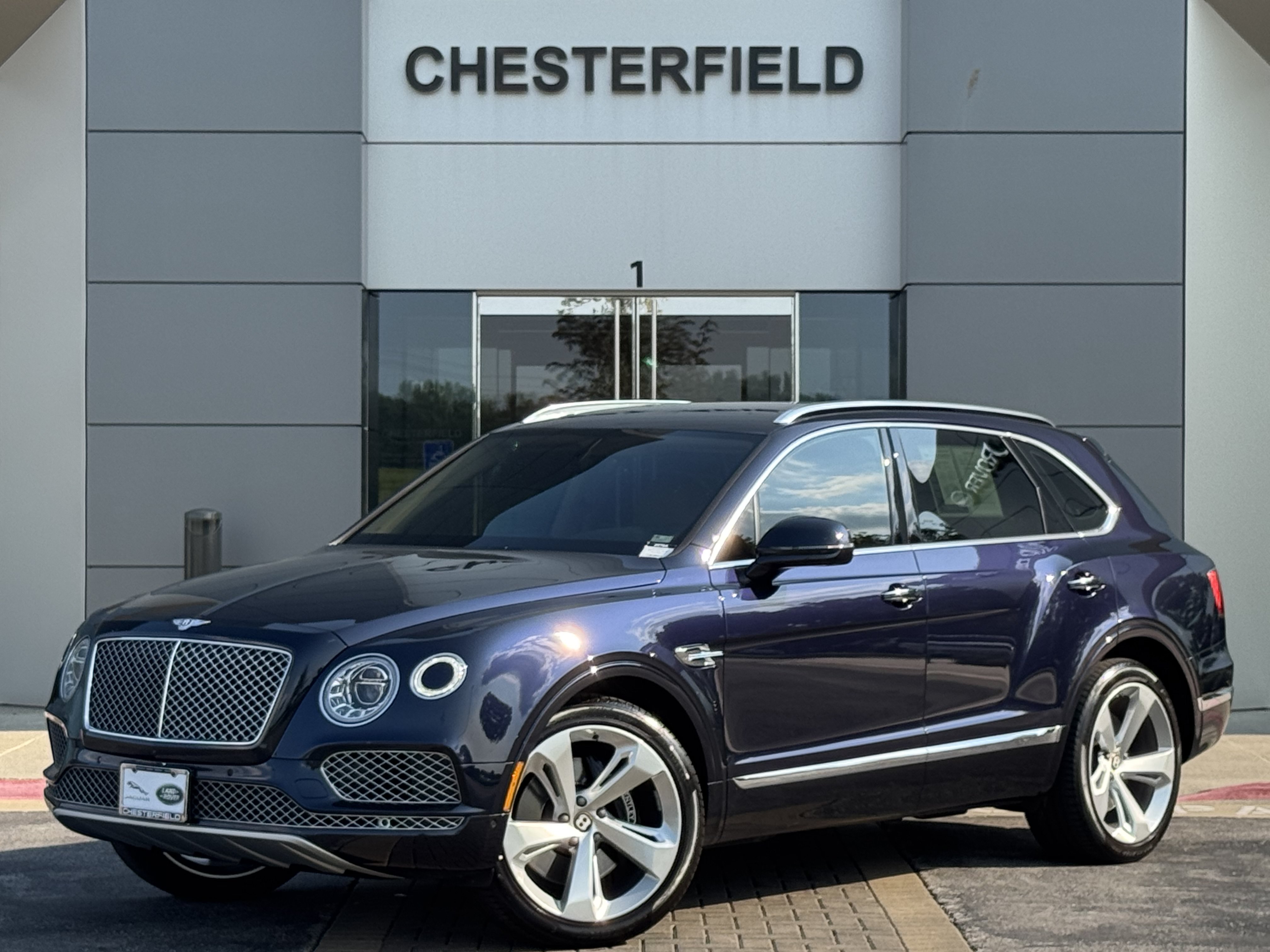 Used 2019 Bentley Bentayga AWD/4WD image 1