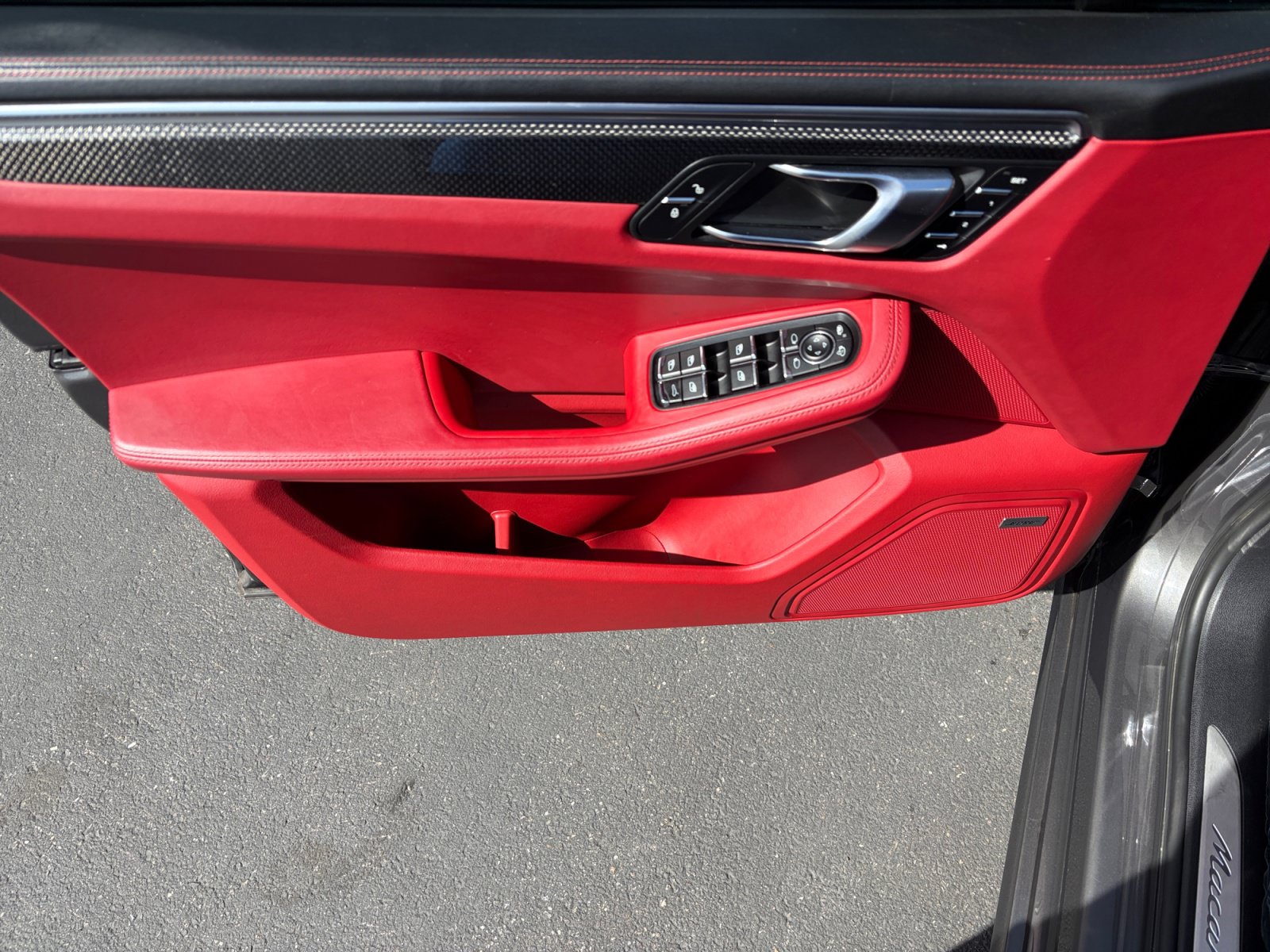 Used 2016 Porsche Macan Turbo AWD/4WD image 10