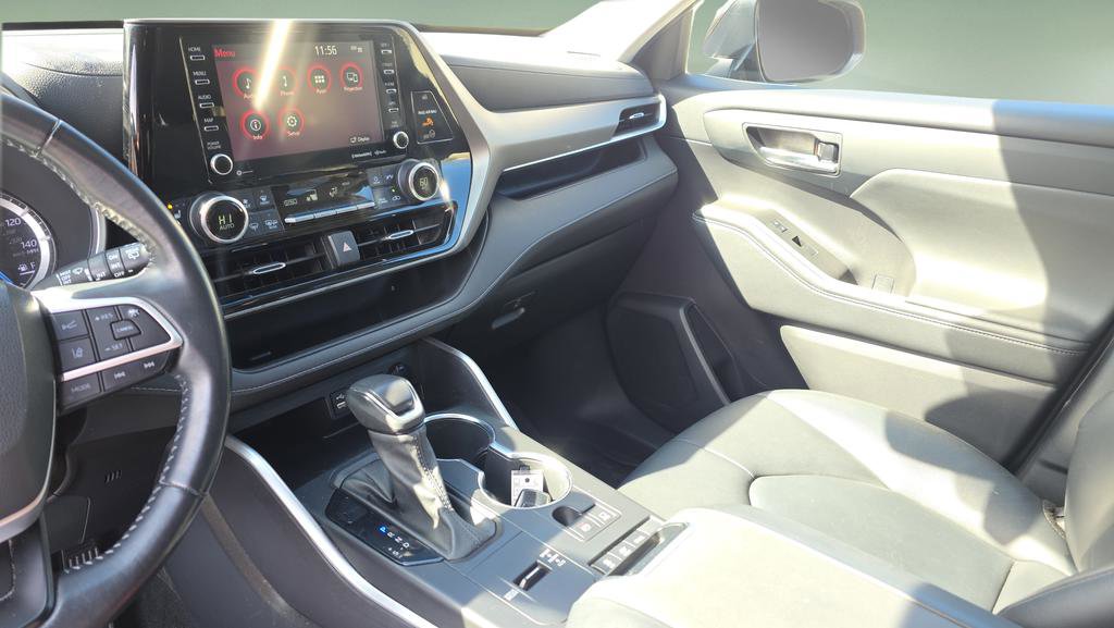 Used 2022 Toyota Highlander XLE image 25