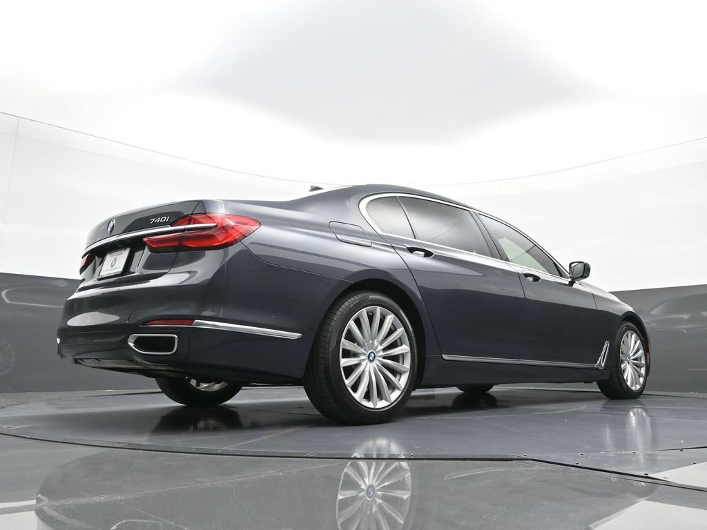 Used 2016 BMW 740i RWD image 28