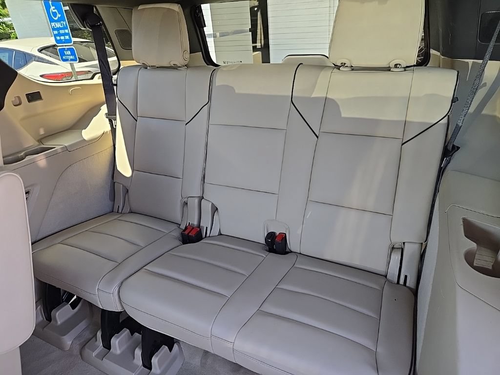Used 2024 Cadillac Escalade Premium Luxury AWD/4WD image 55