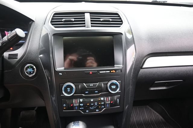 Used 2019 Ford Explorer XLT w/ Equipment Group 202A AWD/4WD image 10
