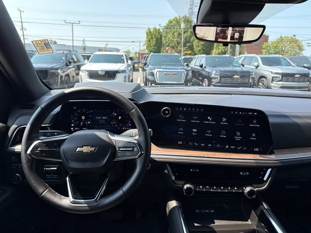 Used 2025 Chevrolet Tahoe High Country AWD/4WD image 16