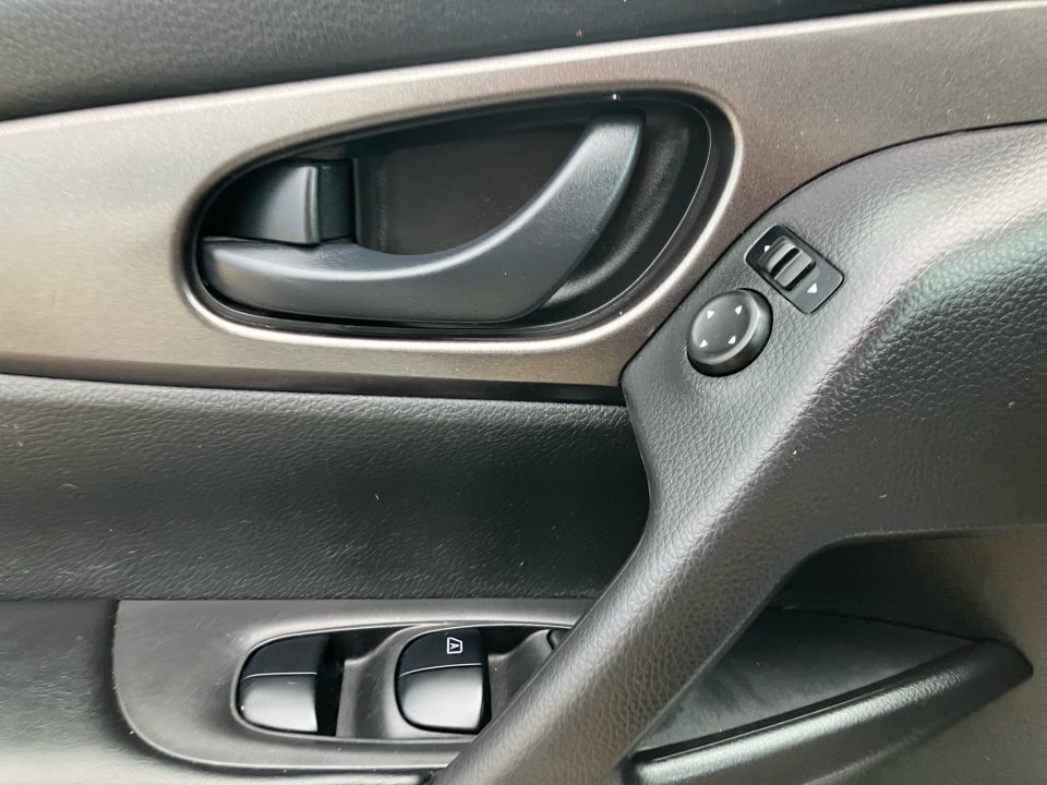 Used 2019 Nissan Rogue Sport S AWD/4WD image 36