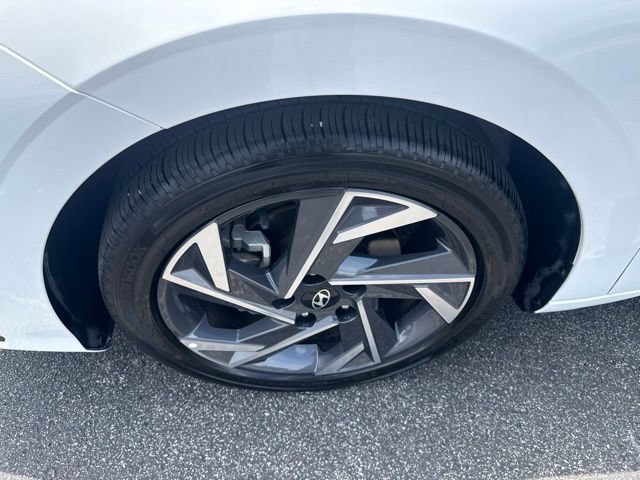 Used 2025 Hyundai Elantra SEL FWD image 12