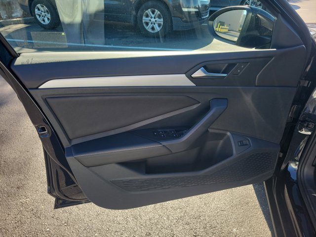 Used 2025 Volkswagen Jetta Sport image 16