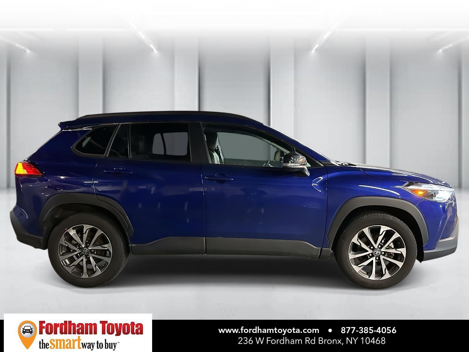 Used 2025 Toyota Corolla Cross XLE image 2