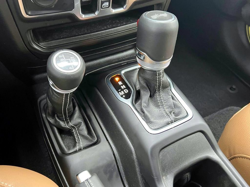 Used 2023 Jeep Wrangler Unlimited Sahara image 24